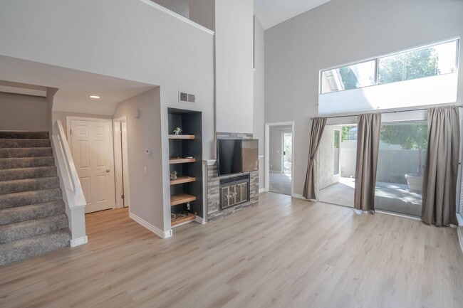 Building Photo - Arbor Park 2 Bedroom Condo for Rent in Val...