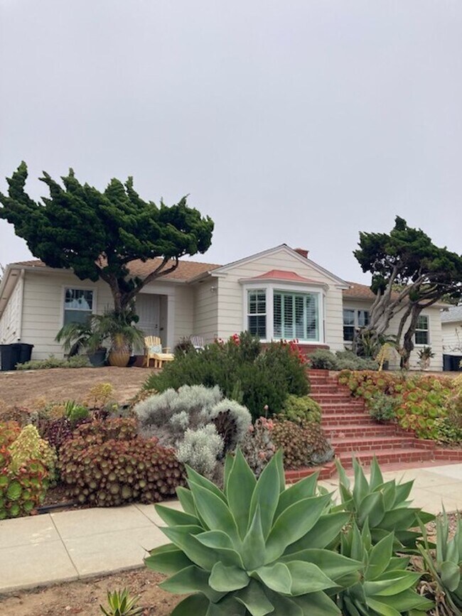 Building Photo - Fully Furnished home for rent-- short term...