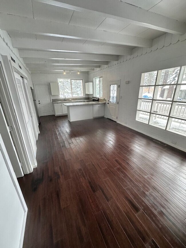 Foto del edificio - 2Bd home close to Bijou school! Call for availability today!