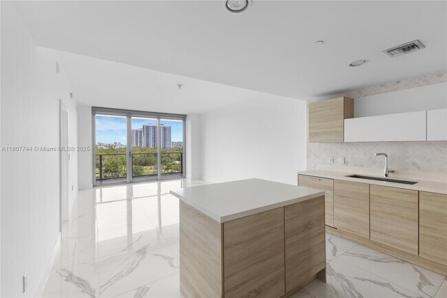 Building Photo - 16385 Biscayne Blvd