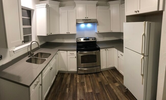 Building Photo - 121 Rosedale Dr