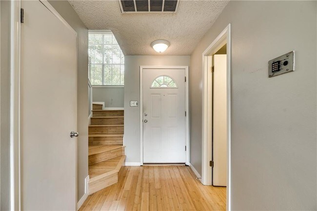 Foto del edificio - 2406 Northlake Ct