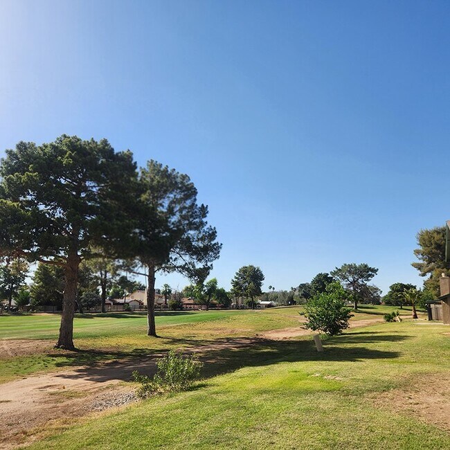 Foto del edificio - Sweet 3bedroom 2bath near 101 - Amazing location with parks, pools and golf!