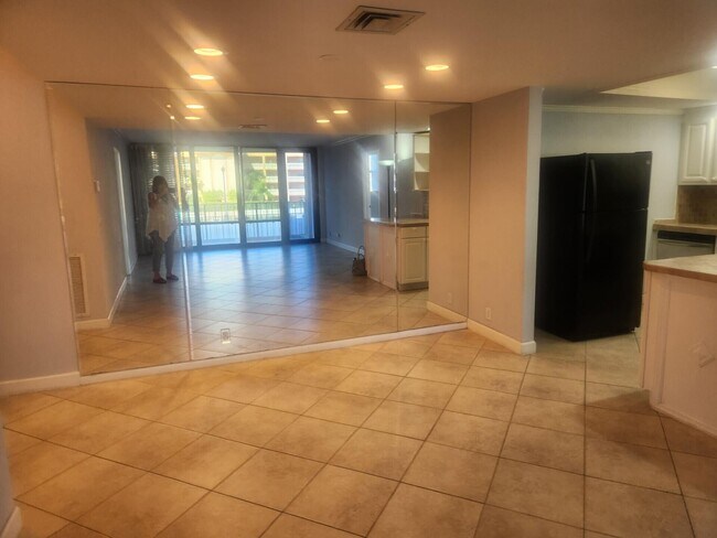 Building Photo - 336 Golfview Rd
