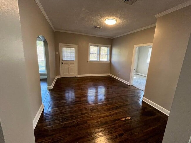 Building Photo - 6075 Lee Hwy