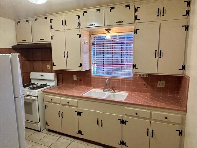 Foto del edificio - 1411 Indiana St