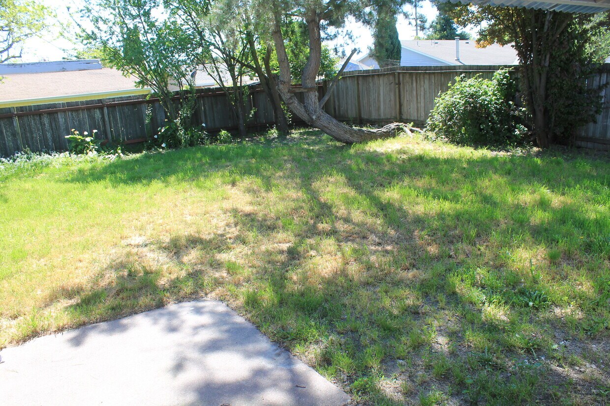 Foto principal - 728 S McDowell Blvd