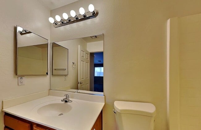 Building Photo - 3319 W Sunland Ave