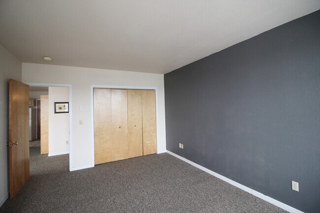 Foto del edificio - Spacious one bedroom, one bath apartment i...