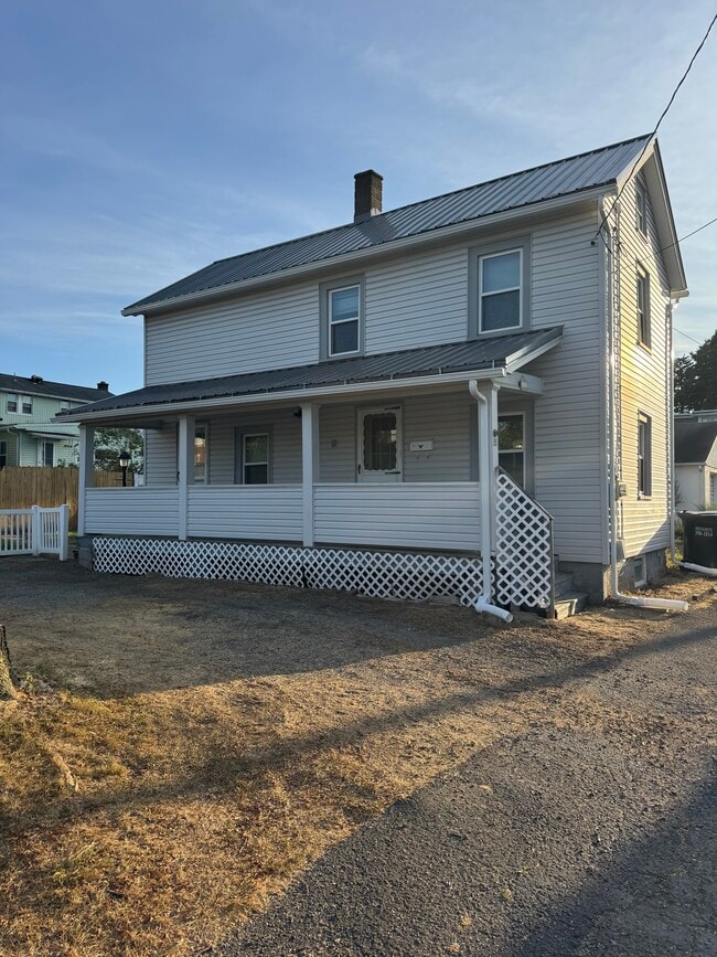 Building Photo - 351 Lyons Ave