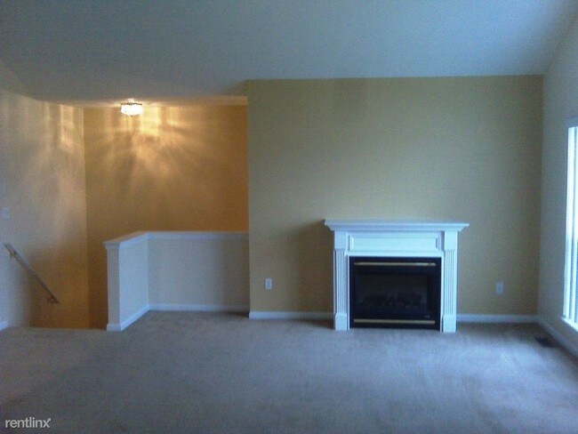 Building Photo - 16727 Carriage Way