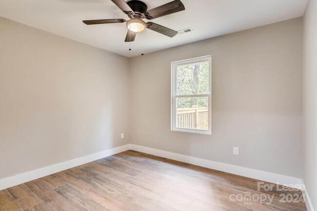 Building Photo - 705 Berkshire Dr