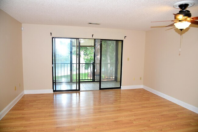 Foto del edificio - 210 Southlake Ct