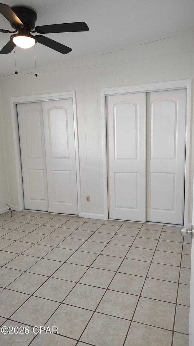 Foto del edificio - 6204 Pinetree Ave