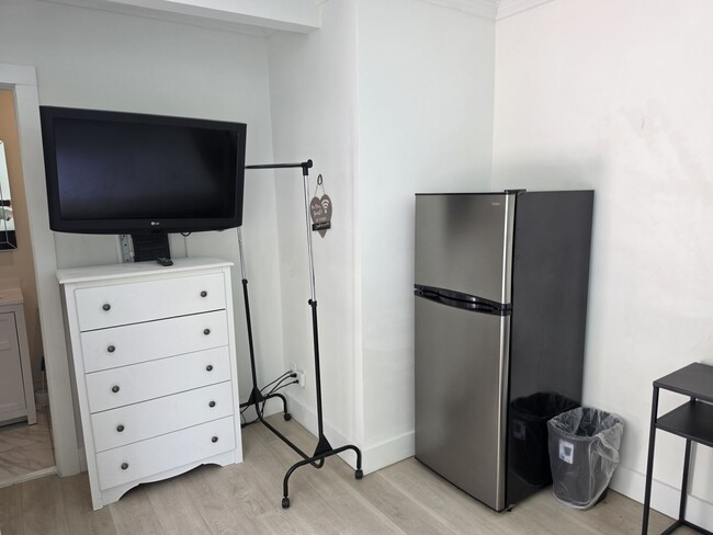 Foto del edificio - Studio Apartment Available Now!