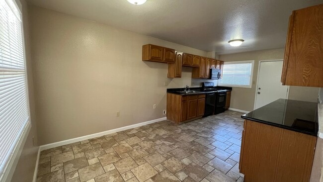 Building Photo - F09814