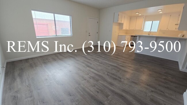 Building Photo - lle01