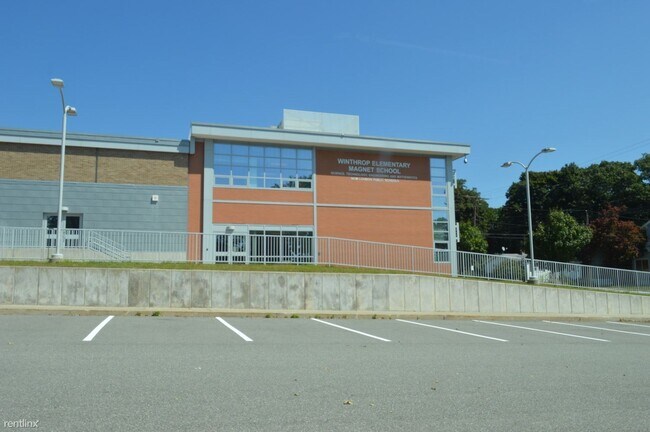 Foto del edificio - 2 br, 1 bath  - 248 Crystal Ave Apt 2
