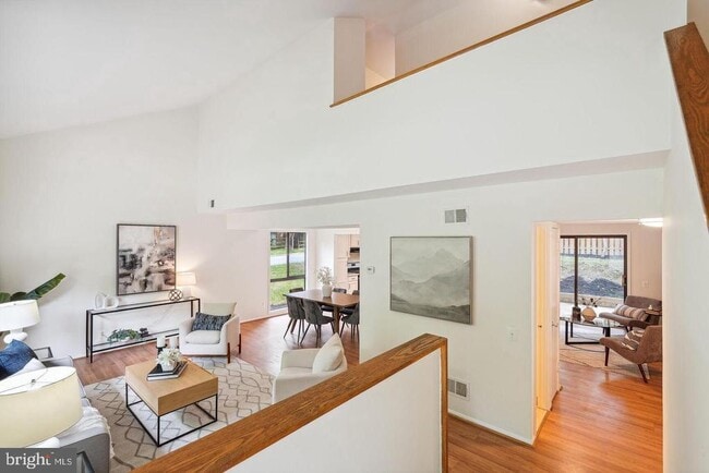 Building Photo - 10 Tapiola Ct