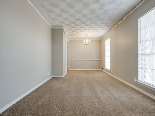 Building Photo - 8630 Forest Green Dr