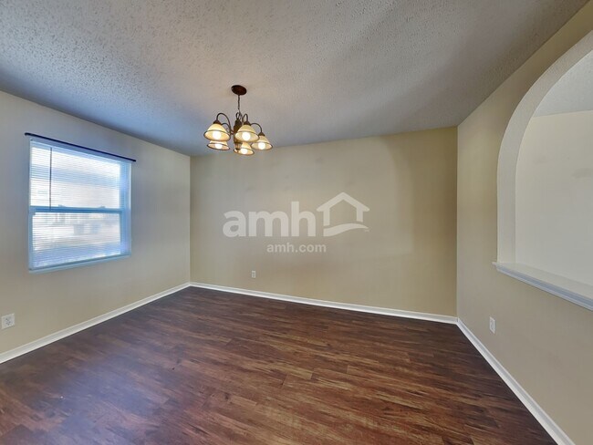 Foto del edificio - 1317 Central Park Dr