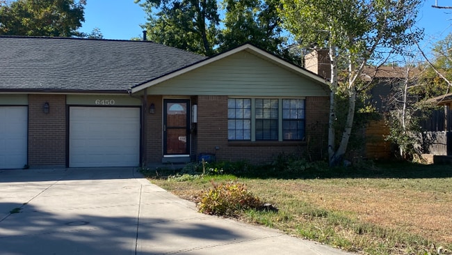 Foto del edificio - 6450 Newcombe Ct