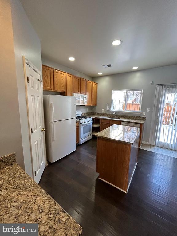 Foto del edificio - 2423 Dew Meadow Ct