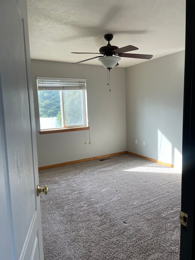 Building Photo - 908 S Salish Ct