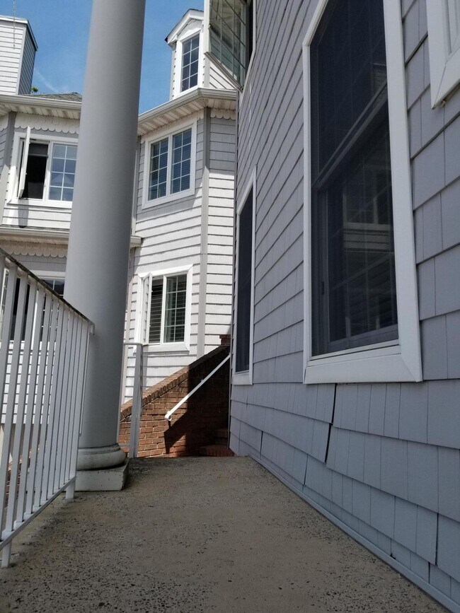 Building Photo - 16 Mariners Bend