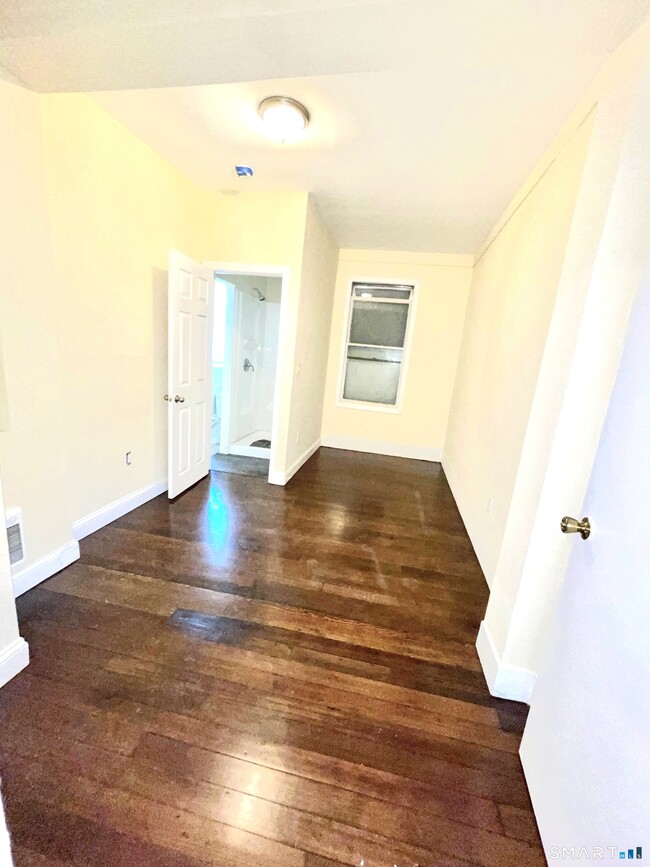 Building Photo - 1015 W Main St