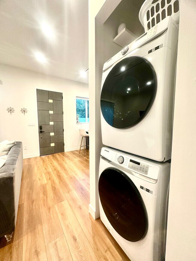 Foto del edificio - 22951 Valerio St