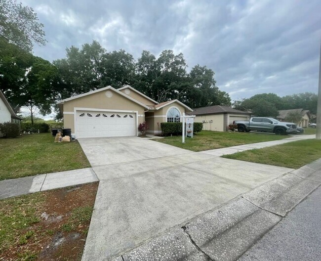 Building Photo - 28217 Tanglewood Dr - For Rent!