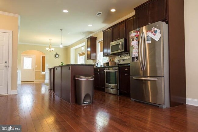 Building Photo - 415 Dearnley St