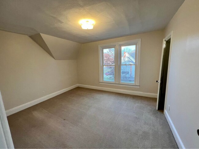 Building Photo - 101 W Russell St