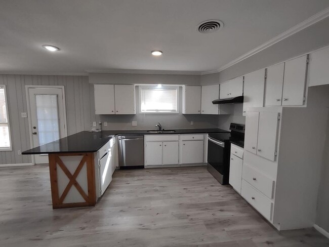 Building Photo - 2115 66th St