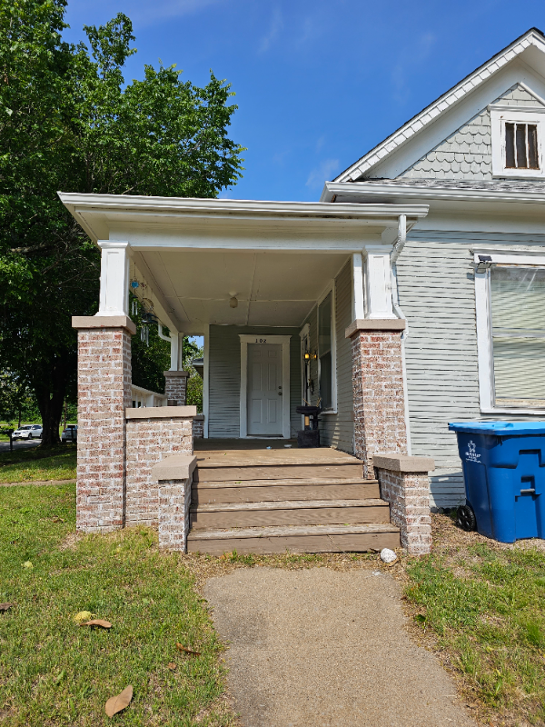 Building Photo - 431 E Woodard St