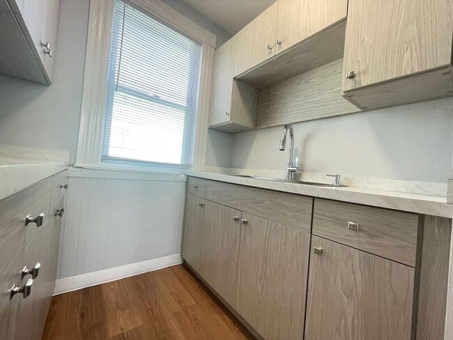 Foto del edificio - 231-3 Laurel St