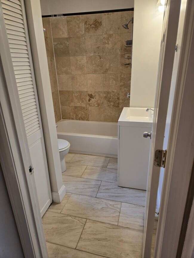 Foto del edificio - 1193 Commonwealth Ave