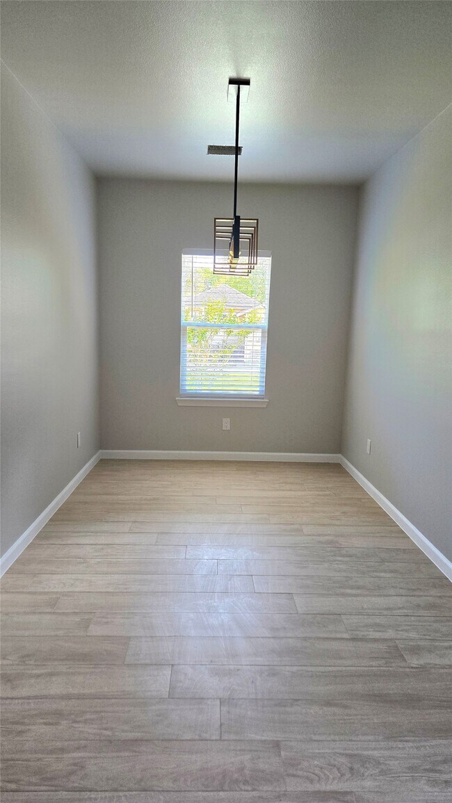 Foto del edificio - 3710 Harmony Ln