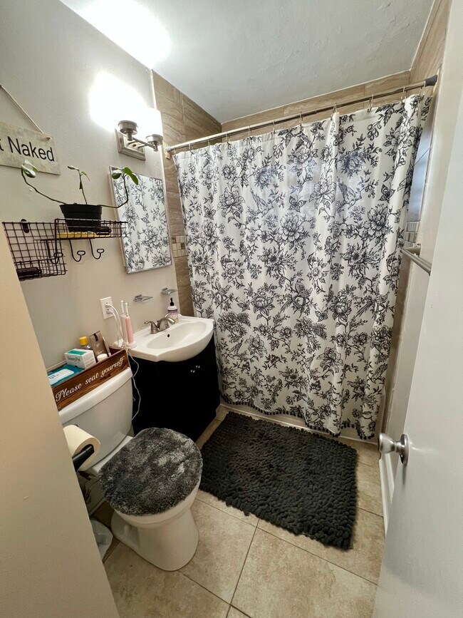 Foto del edificio - 1042 N 68th St