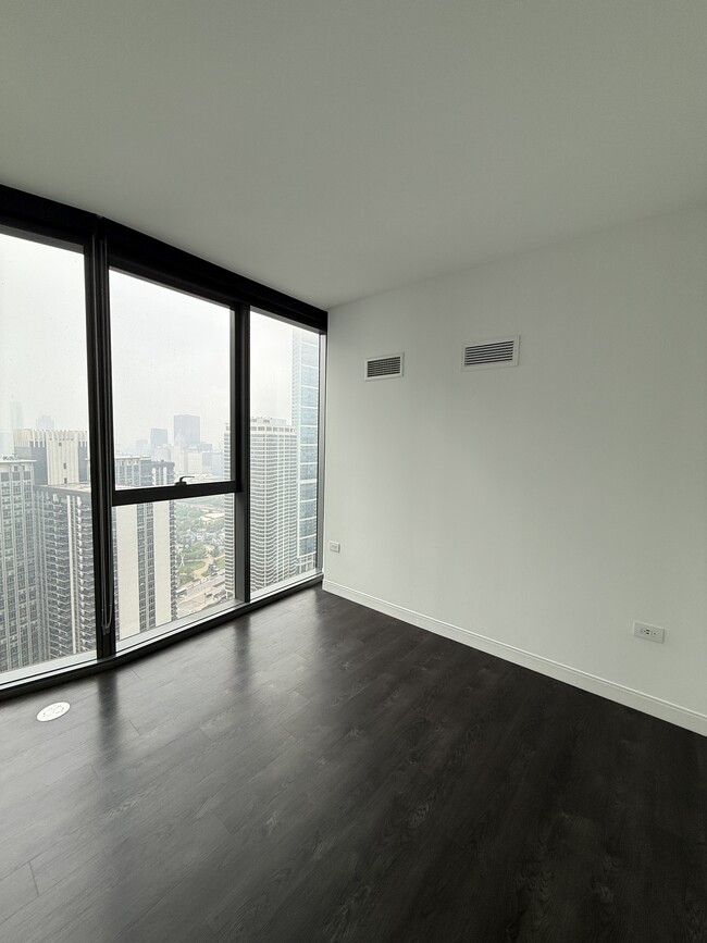 Building Photo - 450 E Waterside Dr