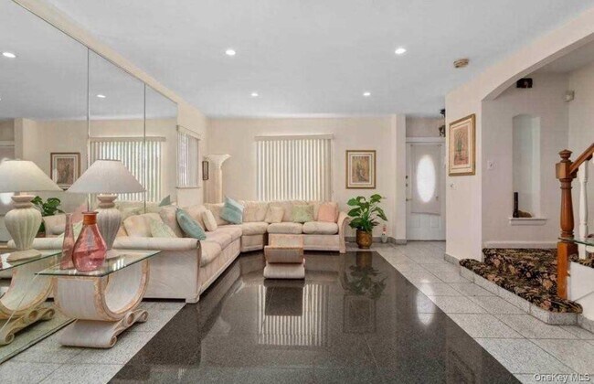 Foto del edificio - 73-14 174th St