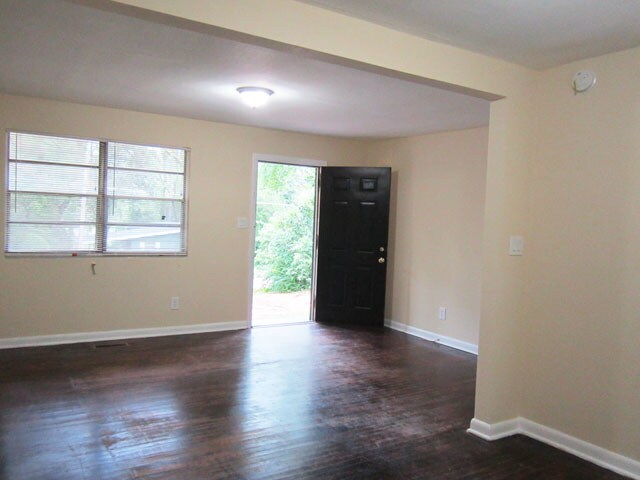 Building Photo - 1667 Sharkey St