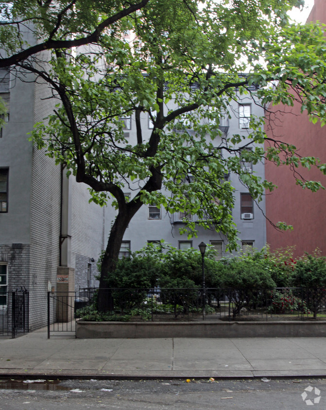 Exterior 1 - 345-347 W 48th St