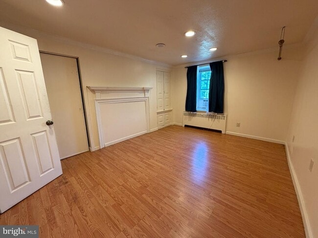 Building Photo - 356 Easton Rd