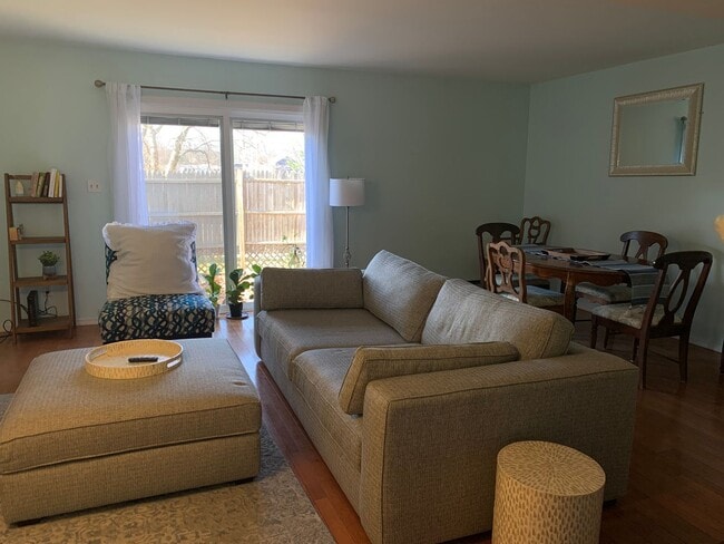 Foto del edificio - Haverford Circle renovated 3 Bedroom Townhome