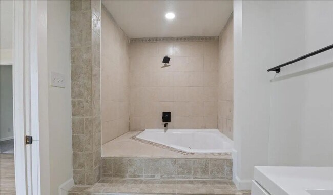 Foto del edificio - Newly Remolded 4 Bedroom on the Northside