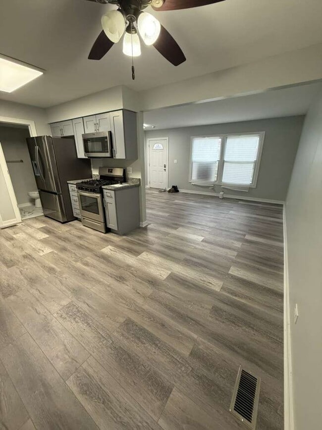 Foto del edificio - 1311 Kingsbury Dr