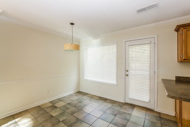 Foto del edificio - 6076 Armistead St