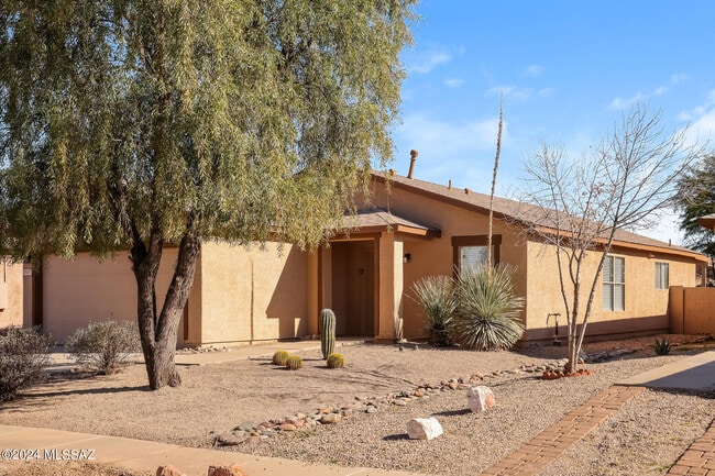 Building Photo - 1725 W Rita Marie Dr